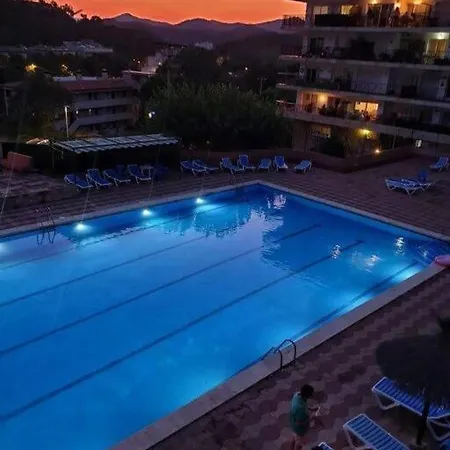 Fantastico Con Piscina En דירה *